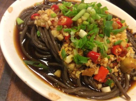 湖南省で食べた蕨の根の麺