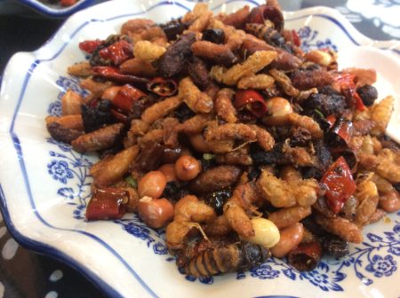 湖南省で食べた蜂の炒め物