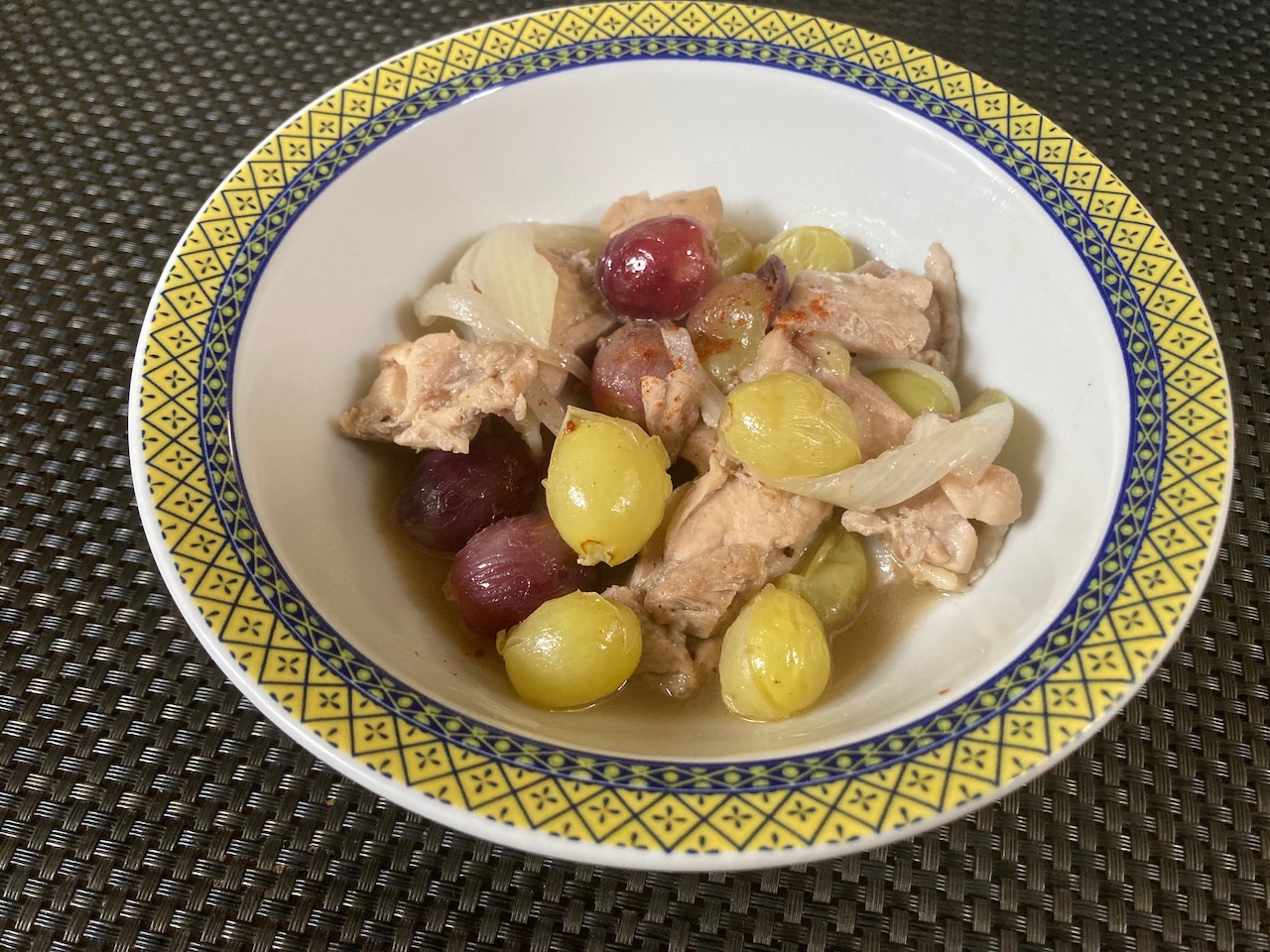 鶏肉とぶどうのモロッコ風煮込み