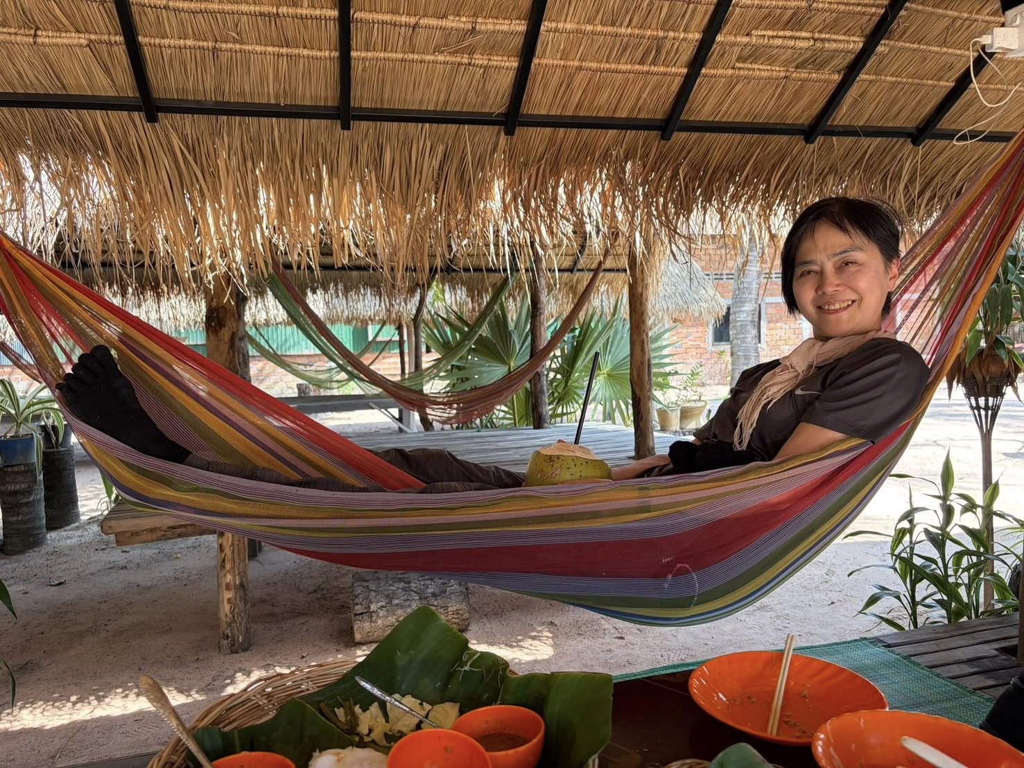 カンボジアでは食後のハンモックはお約束